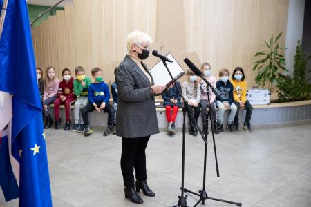 VLADA V PIVKI NASTANITEV MEDVEDJE DRUŽINE - Valter Leban-4054